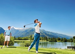 golf pri jazere