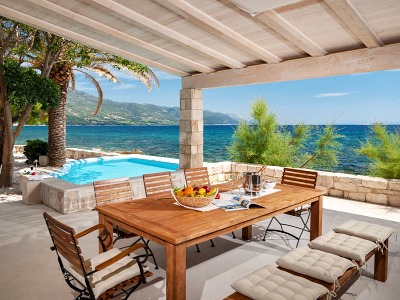 vila s baznom Orebic