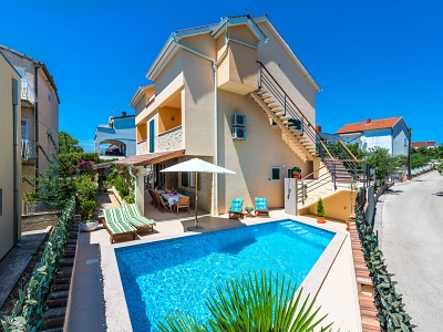 Vila s baznom ibenik