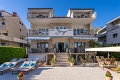 Hotel Storge, Due/ Omi