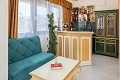 Hotel Storge, Due/ Omi