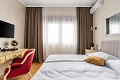 Hotel Storge, Due/ Omi