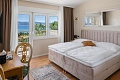 Hotel Storge, Due/ Omi