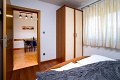 Apartmny ani, Lopar