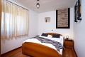 Apartmny ani, Lopar