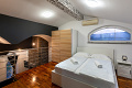 Apartmny ani, Lopar
